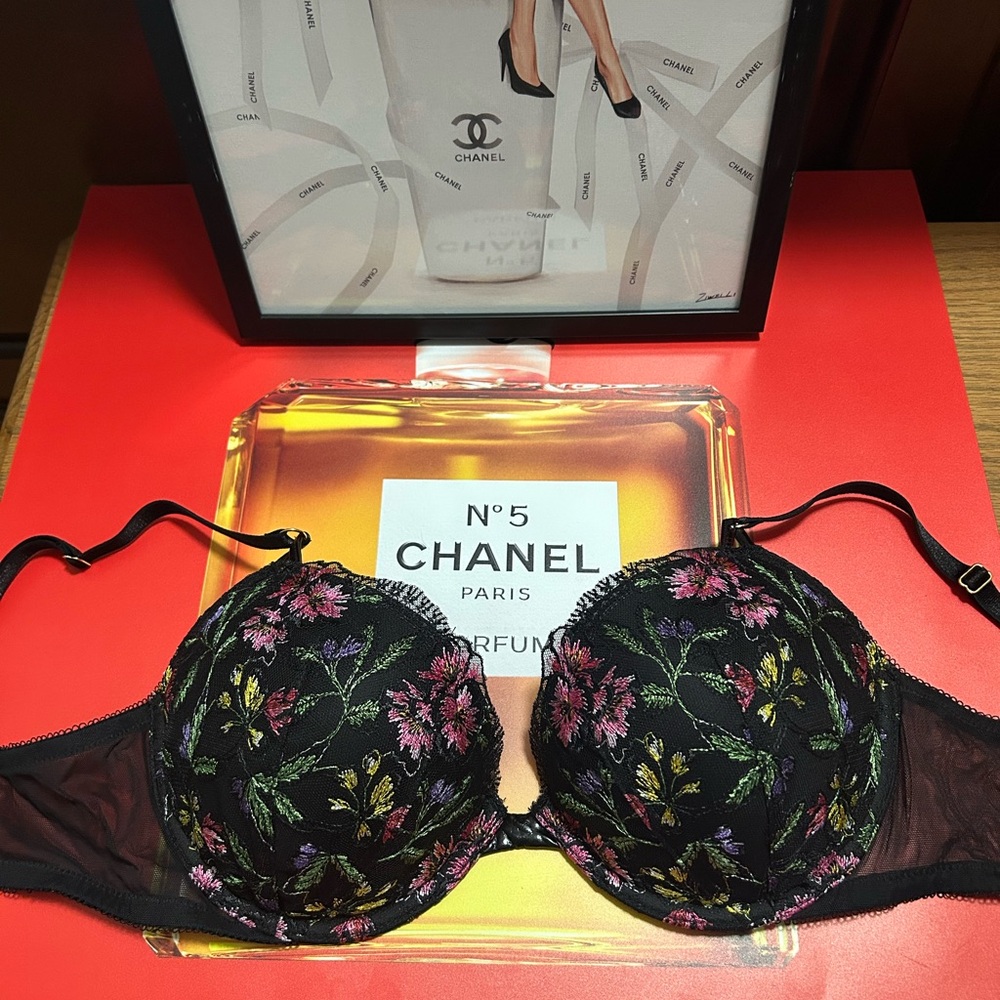 Victoria's Secret Black Floral Embroidered Bra